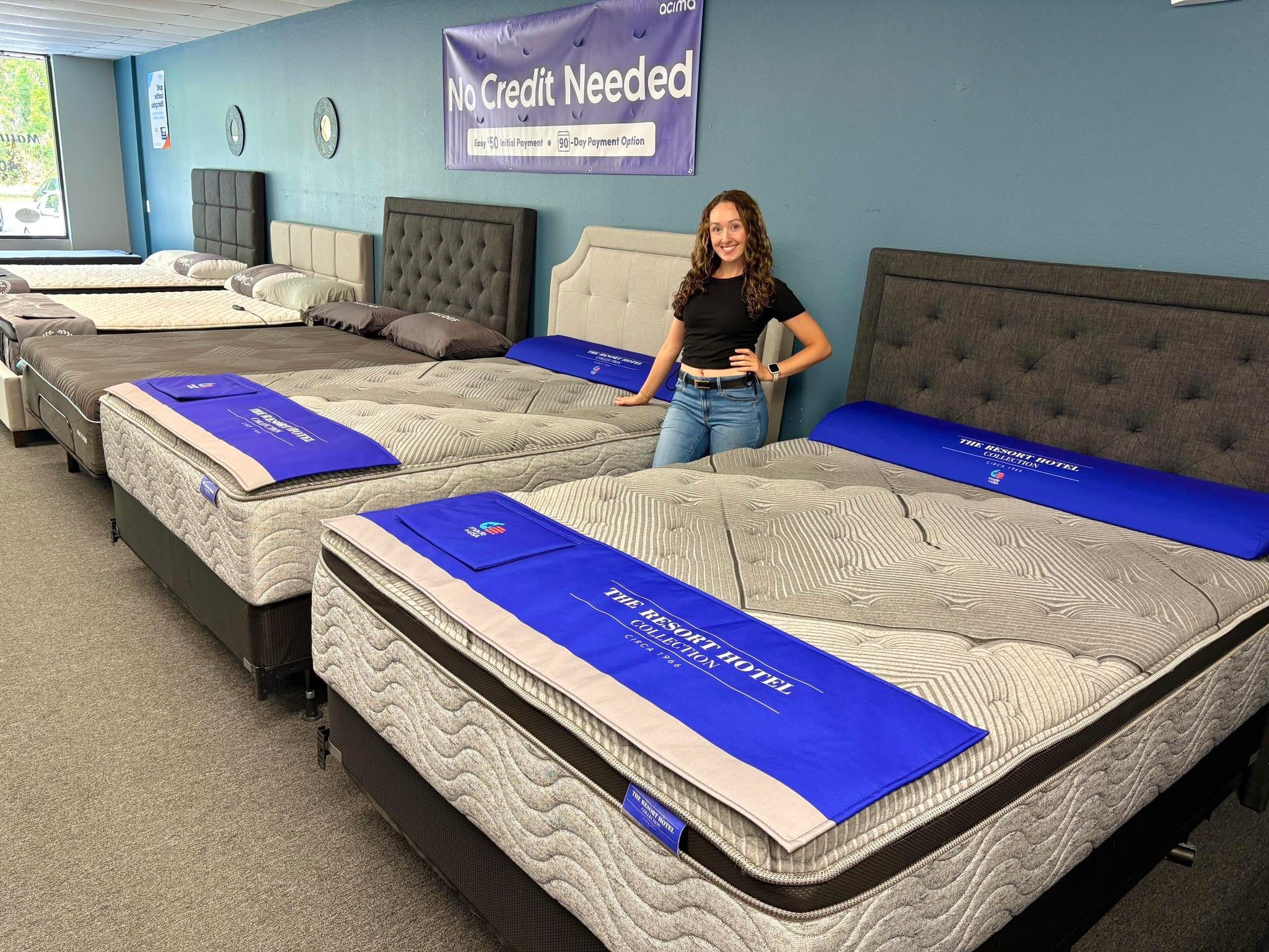 Mattress Direct staff member on the showroom floor in Oviedo